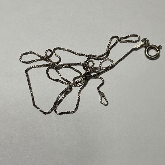 Sterling Silver Italian Chain / Necklace. 16 inches long - Picture 3 of 5